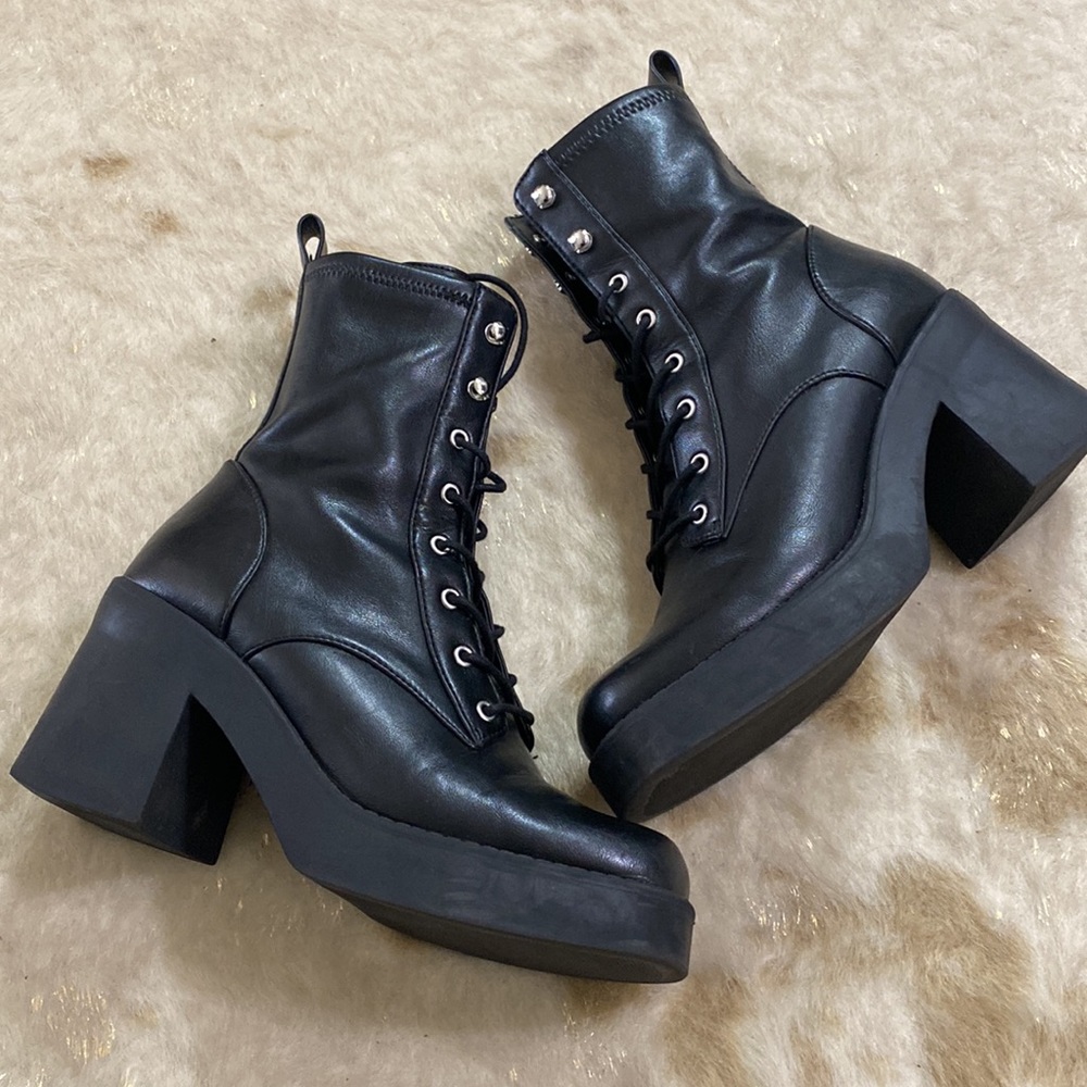Vintage Steve Madden Platform Combat boots